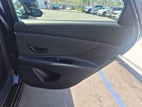Used 2025 Hyundai Elantra SEL image 24