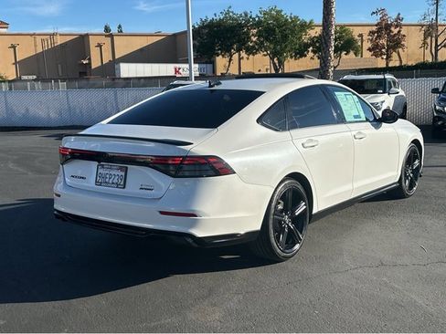 Used 2023 Honda Accord Sport image 7