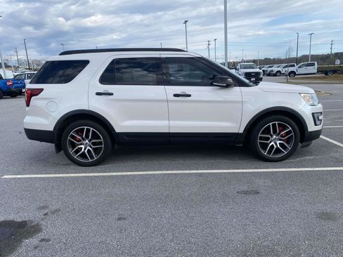 Used 2017 Ford Explorer Sport w/ Equipment Group 401A image 8