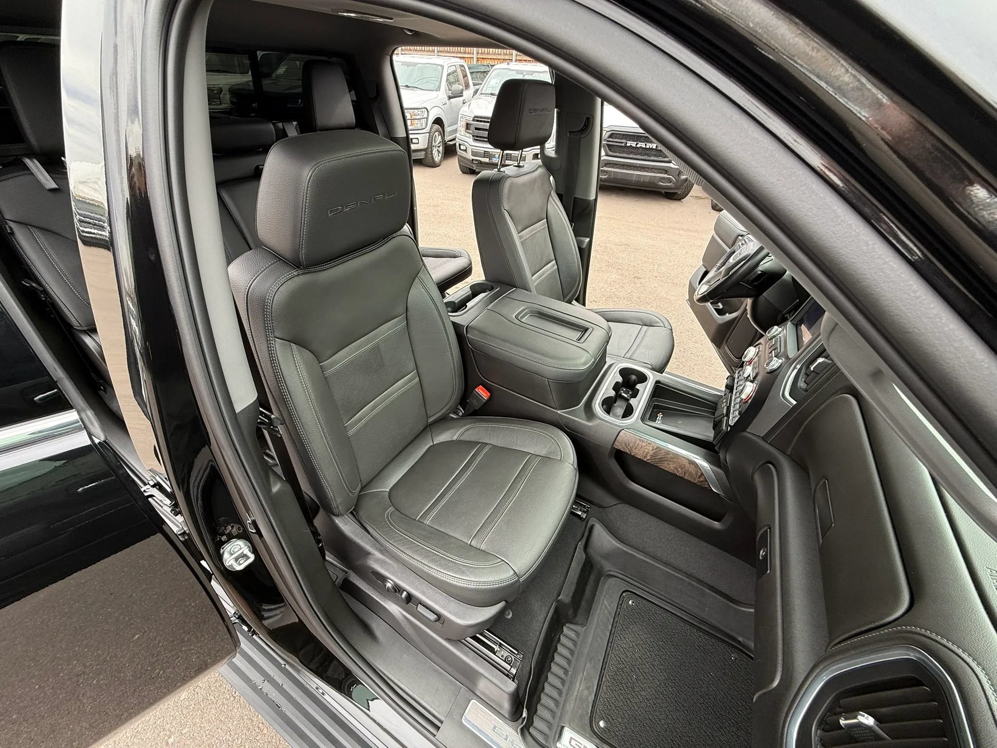 Used 2022 GMC Sierra 2500 Denali w/ Denali Black Diamond Edition AWD/4WD image 61