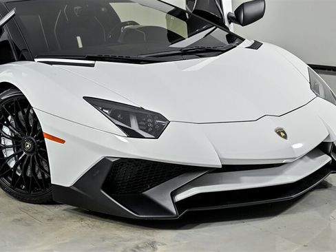 Used 2017 Lamborghini Aventador LP 750-4 Superveloce AWD/4WD image 2