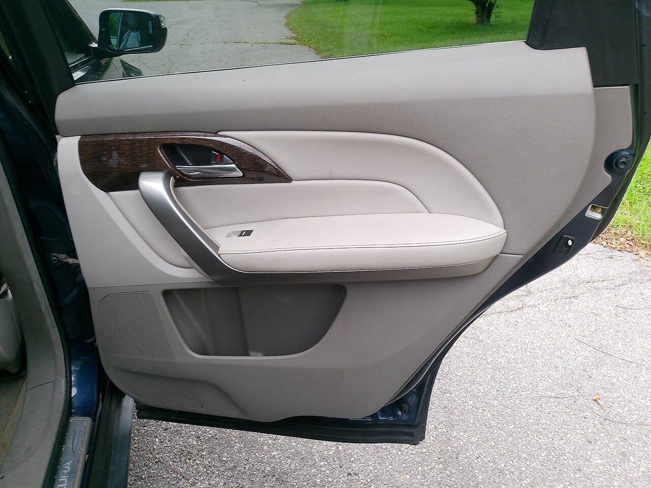 Used 2011 Acura MDX w/ Technology Package AWD/4WD image 27