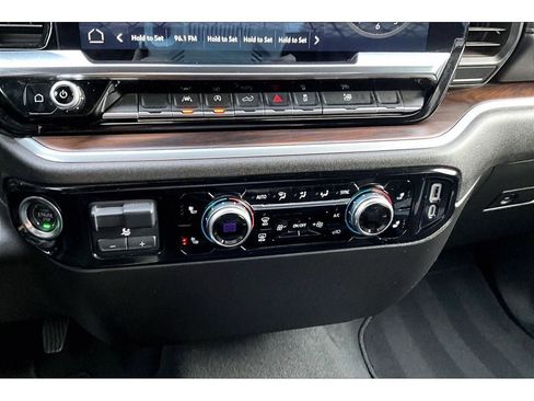 Used 2025 GMC Sierra 1500 SLT image 25