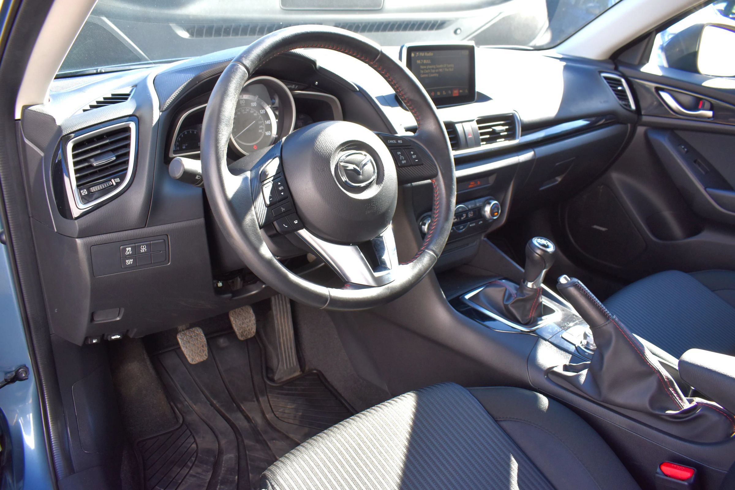 Used 2016 MAZDA MAZDA3 i Touring w/ Popular Equipment Package FWD image 3