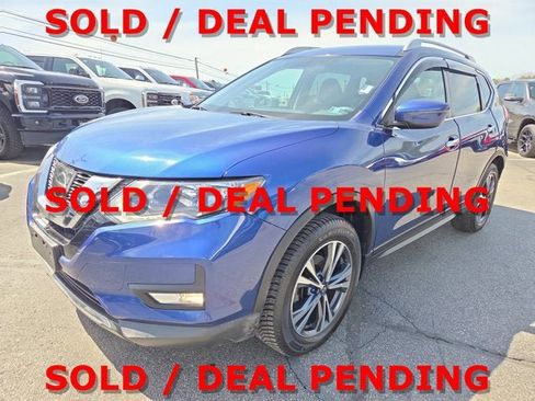 Used 2017 Nissan Rogue SV AWD/4WD image 2