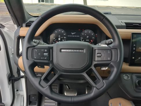Certified 2025 Land Rover Defender 90 V8 AWD/4WD image 23