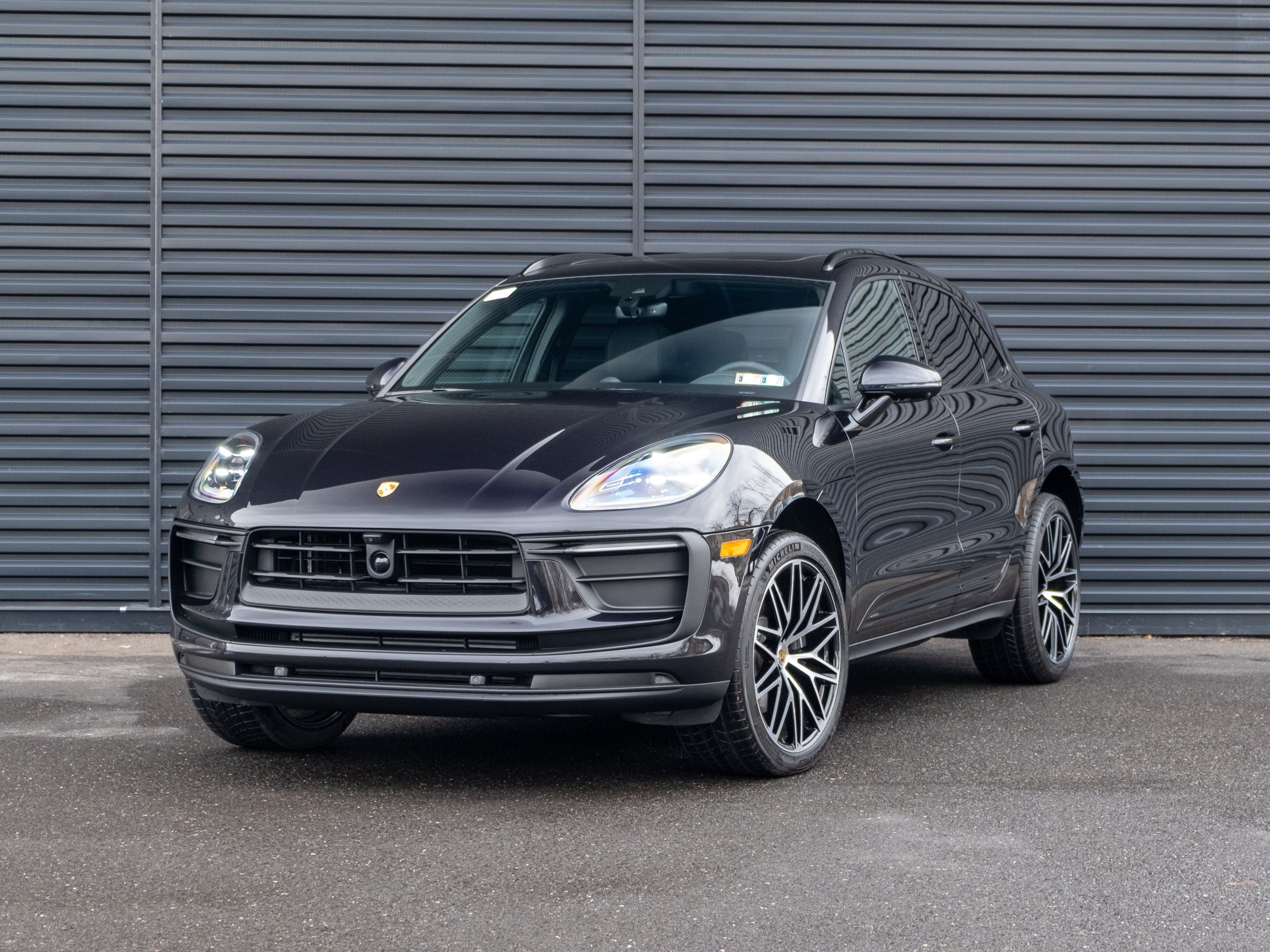Certified 2026 Porsche Macan AWD/4WD image 1