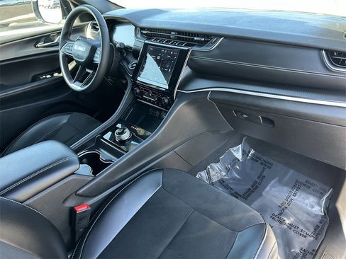 Used 2024 Jeep Grand Cherokee Altitude image 8