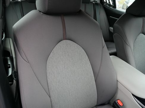 Used 2018 Toyota Camry LE FWD image 19