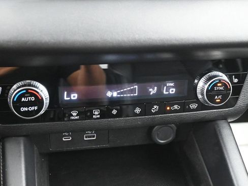 Used 2023 Mitsubishi Outlander SE AWD/4WD image 14