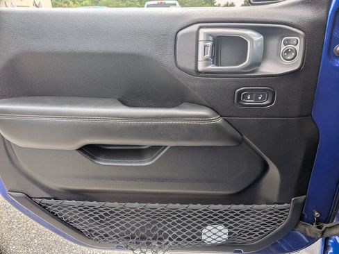 Used 2019 Jeep Wrangler Unlimited Sahara AWD/4WD image 32