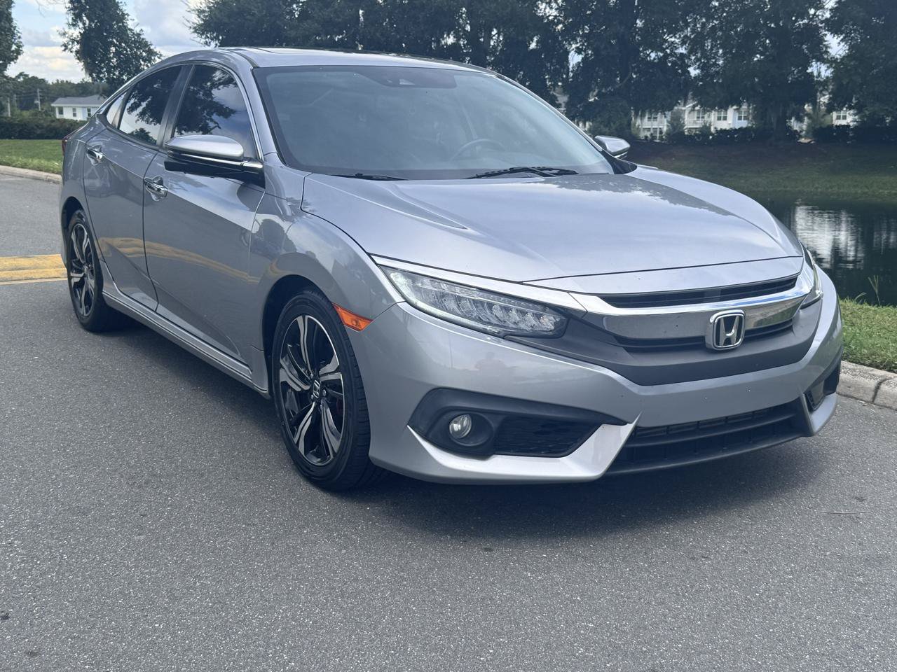 Used 2017 Honda Civic Touring image 29