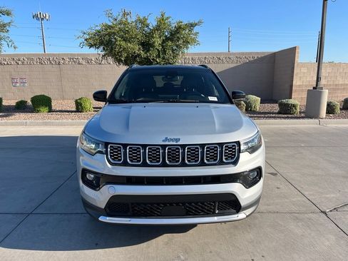 Used 2025 Jeep Compass Limited AWD/4WD image 3