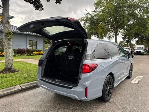Used 2025 Honda Odyssey Sport-L image 17