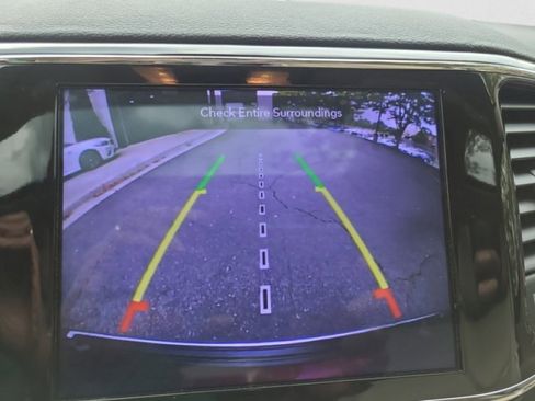 Used 2020 Jeep Grand Cherokee Limited image 18