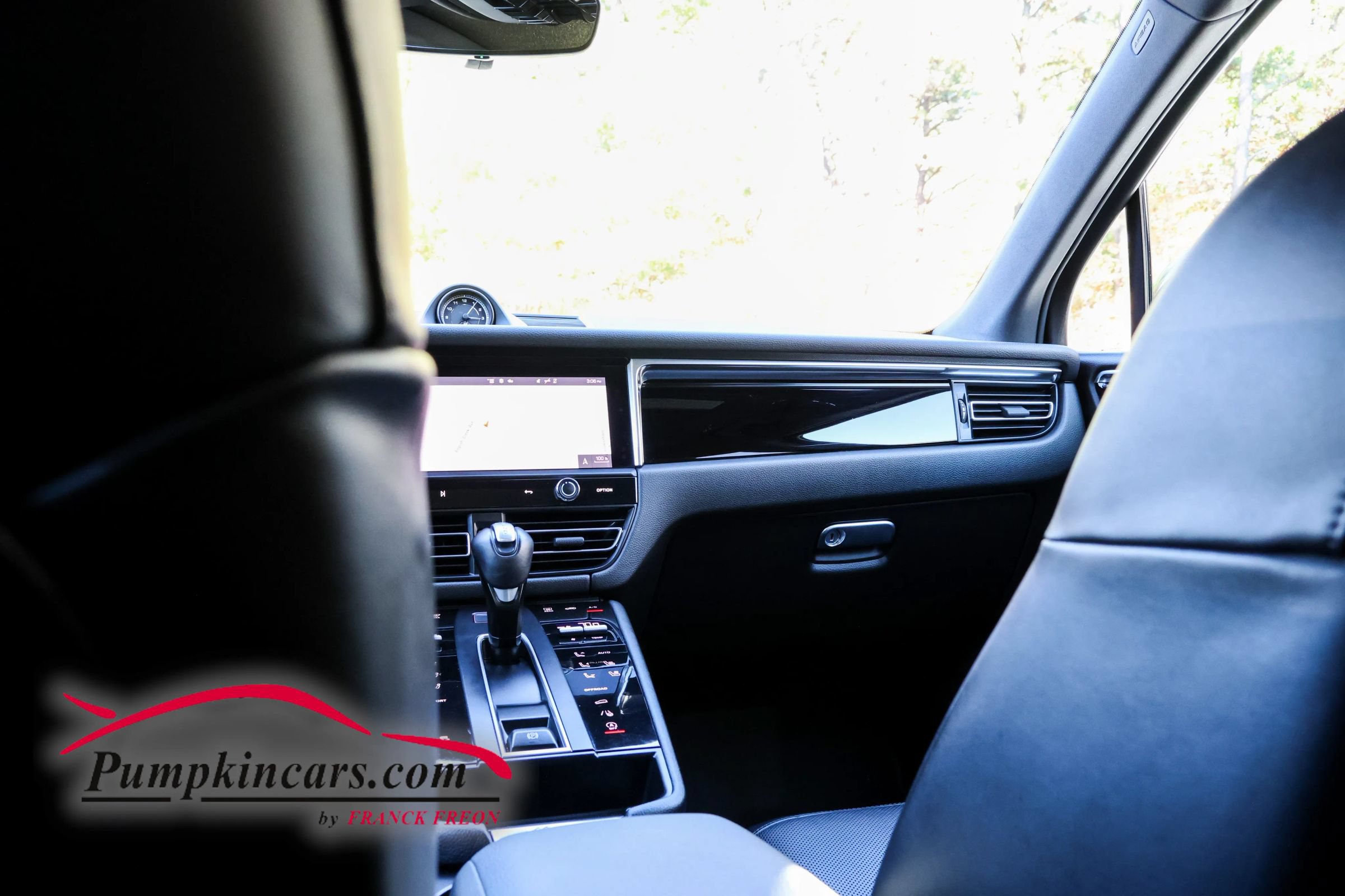 Used 2023 Porsche Macan AWD/4WD image 35