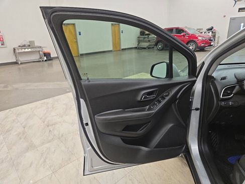 Used 2018 Chevrolet Trax LS image 21