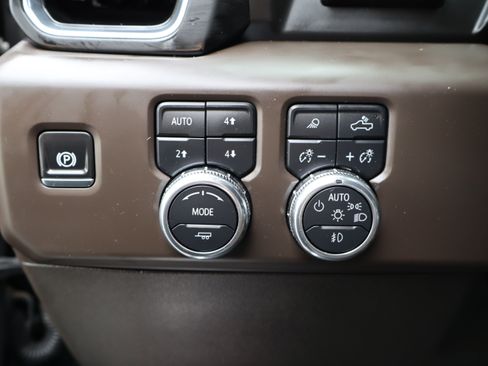 Used 2025 GMC Sierra 2500 Denali w/ Denali Reserve Package AWD/4WD image 28