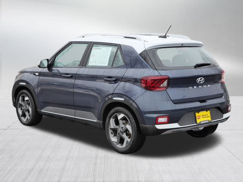 Used 2023 Hyundai Venue Limited w/ Cargo Package image 5