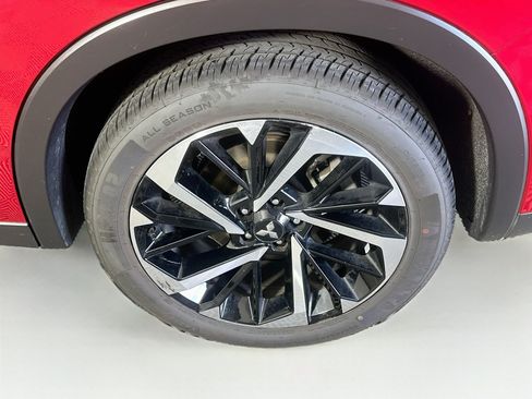 Used 2024 Mitsubishi Outlander SE AWD/4WD image 11