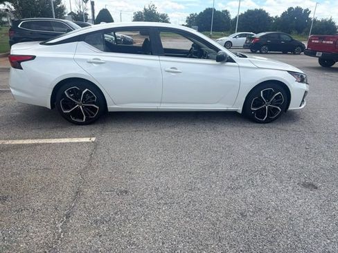 Used 2025 Nissan Altima 2.5 SR FWD image 8