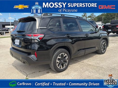 Used 2025 Subaru Forester Premium AWD/4WD image 6