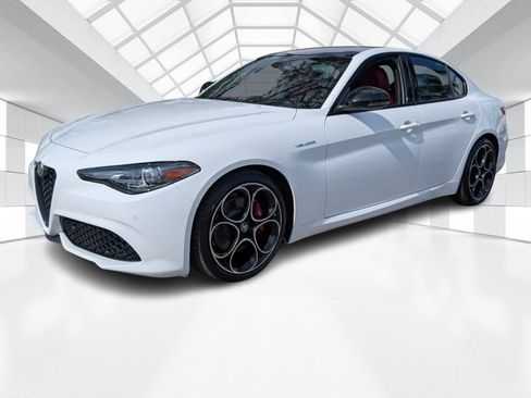 Used 2023 Alfa Romeo Giulia Veloce image 3