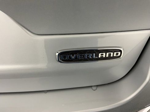 Used 2024 Jeep Grand Cherokee Overland w/ Luxury Tech Group IV image 19