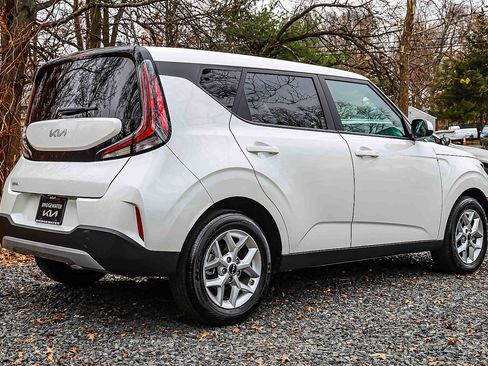 Certified 2025 Kia Soul LX w/ LX Technology Package image 6