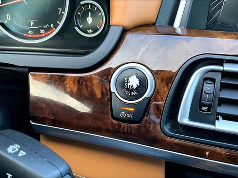 Used 2014 BMW 750Li image 33