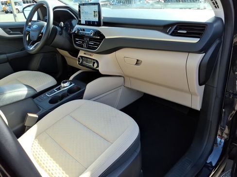 Certified 2022 Ford Escape SE w/ Cold Weather Package image 10