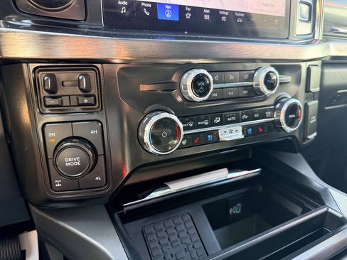 Used 2024 Ford F350 Lariat w/ Lariat Ultimate Package AWD/4WD image 32