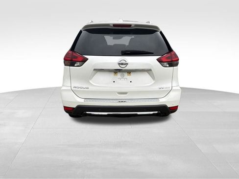 Used 2019 Nissan Rogue SV image 4