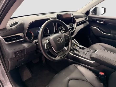 Certified 2026 Toyota Highlander XLE AWD/4WD image 9