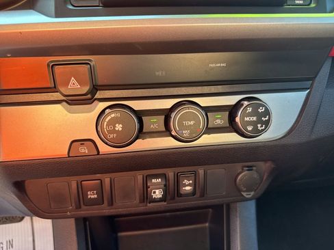 Used 2019 Toyota Tacoma SR5 image 20