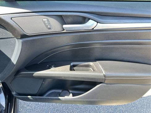 Used 2020 Ford Fusion Titanium FWD image 22