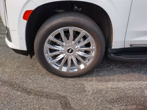 Certified 2024 Cadillac Escalade ESV Premium Luxury image 7