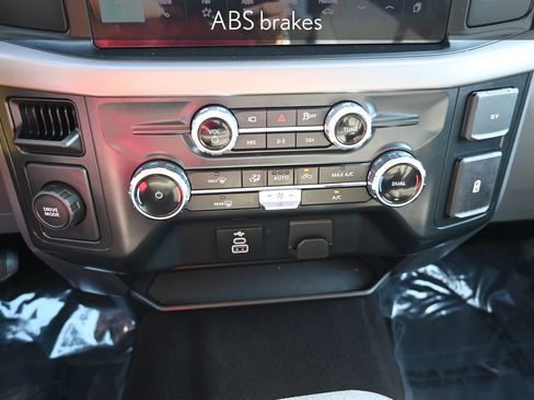 Used 2025 Ford F150 XLT w/ Equipment Group 301A Standard image 17