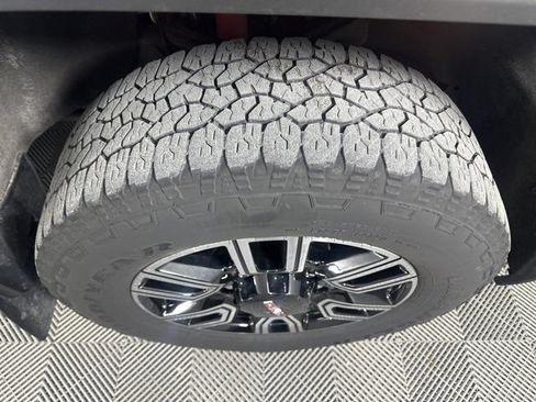 Used 2022 GMC Sierra 2500 AT4 w/ AT4 Preferred Package image 8