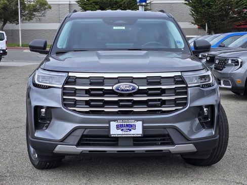 New 2026 Ford Explorer Active w/ Active Comfort Package image 3