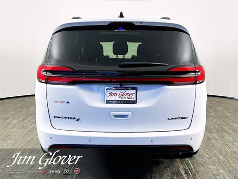 New 2026 Chrysler Pacifica Limited w/ S Appearance Package image 5
