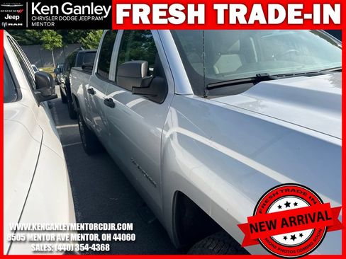 Used 2018 Chevrolet Silverado 1500 Custom w/ Custom Value Package AWD/4WD image 12