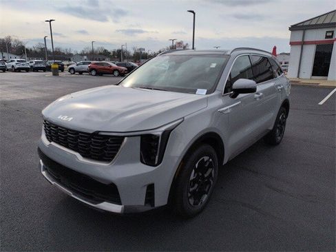 Used 2025 Kia Sorento S w/ Panoramic Sunroof Package image 3