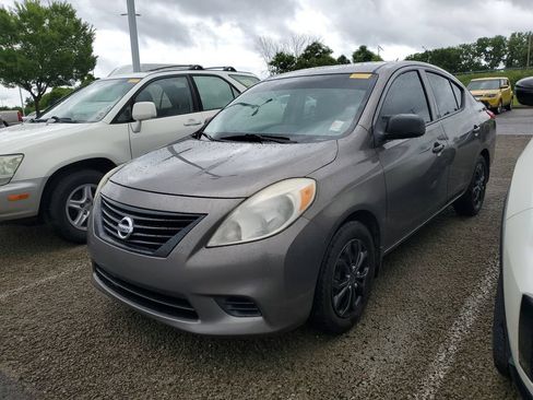 Used 2014 Nissan Versa S Plus FWD image 2