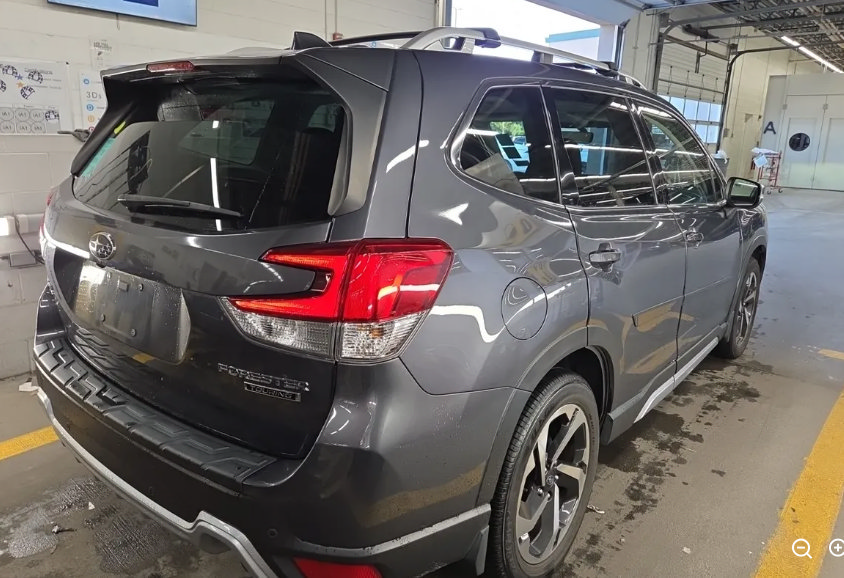 Used 2022 Subaru Forester Touring AWD/4WD image 3