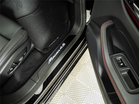 New 2026 Porsche Macan 4S Electric AWD/4WD image 26