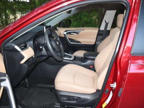Used 2023 Toyota RAV4 XLE FWD image 7