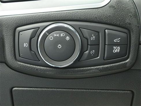 Certified 2022 Ford Edge Titanium w/ Class II Trailer Tow Package image 11