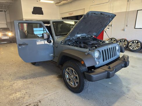 Used 2015 Jeep Wrangler Rubicon w/ Dual Top Group image 7