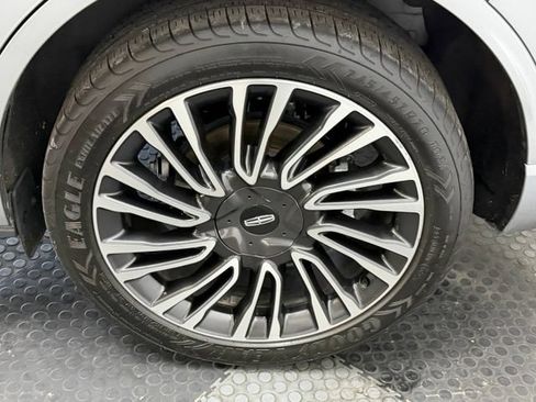 Used 2021 Lincoln Corsair AWD image 16